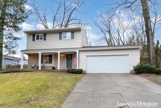 290 Lantern Dr NW, Comstock Park, MI 49321