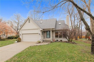 4907 Crestmoor Dr, Des Moines, IA 50310