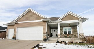 635 Lincoln Ct, Center Point, IA 52213