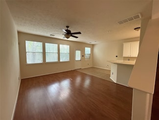 226 W Stedhill Loop, Conroe, TX 77384