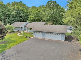 70 Wooden Bridge Dr, Yorkville, IL 60560