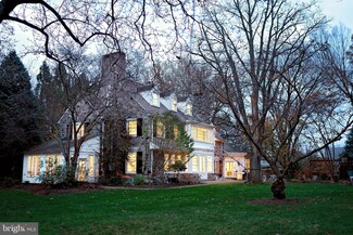 525 Walnut Ln, Swarthmore, PA 19081