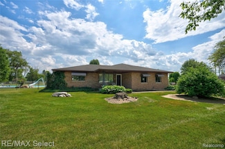 9215 Grand Blanc Rd, Gaines, MI 48436