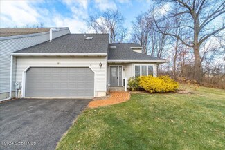 51 Carrie Ct, Schenectady, NY 12309