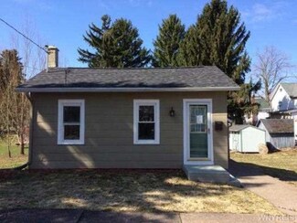 213 Glenwood Ave, Medina, NY 14103