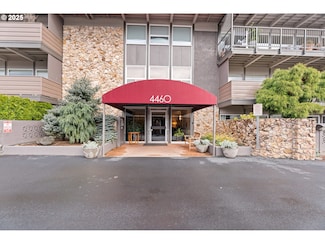 4460 SW Scholls Ferry Rd Unit 20, Portland, OR 97225