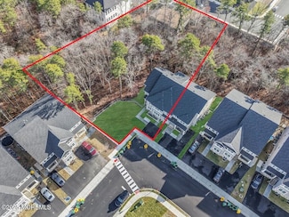 24 Golders Green Rd, Lakewood, NJ 08701