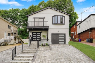 398 Little Clove Rd, Staten Island, NY 10301