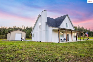 136 Pumphouse Ln, Sagle, ID 83860