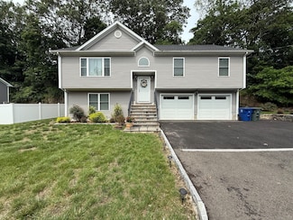 533 Seltsam Rd, Bridgeport, CT 06606