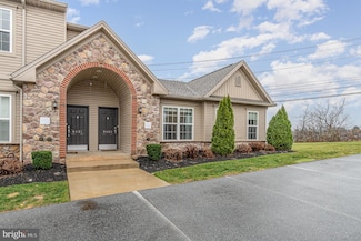 8425 Hilton St, Hummelstown, PA 17036