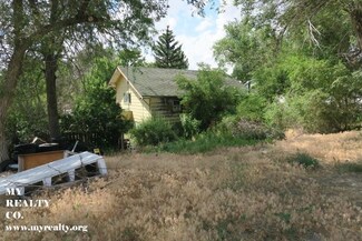 241 S 6th St, Douglas, WY 82633