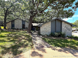 2501 Cherokee Hills Place, Bartlesville, OK 74006