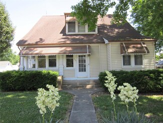2103 S 4th St, Mascoutah, IL 62258