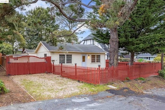 725 Lyndon St, Monterey, CA 93940