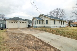 1821 Hogeboom Ave, Eau Claire, WI 54701