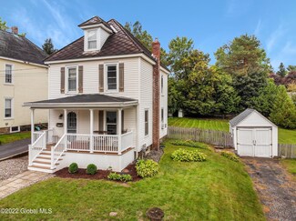 21 Halcyon St, Schenectady, NY 12302
