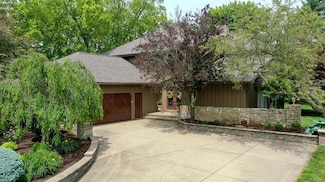 2307 Deerpath Dr, Sandusky, OH 44870