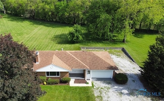 421 Parklane Dr, Woodville, OH 43469
