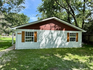 118 Wesley Ave, Hallsville, MO 65255