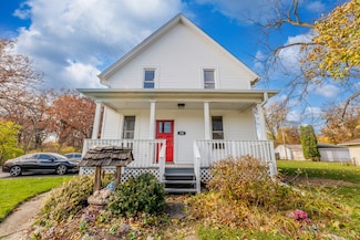 702 E Side Dr, Geneva, IL 60134