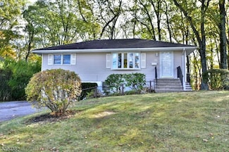 247 Rafkind Rd, Bloomingdale, NJ 07403