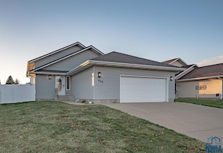 609 Lakeview Dr, McCook Lake, SD 57049