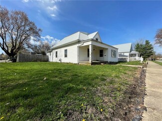 361 E 10th St, Rushville, IN 46173