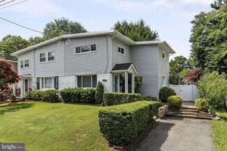 10607 Maple St, Fairfax, VA 22030