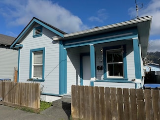 310 Wildwood Ave, Rio Dell, CA 95562