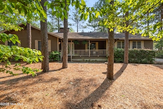 4 Prichard Ln, Pinehurst, NC 28374