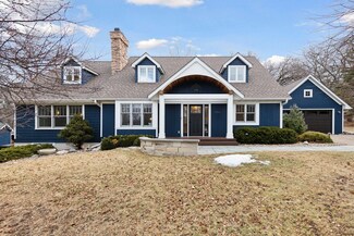 19510 Vine St, Excelsior, MN 55331