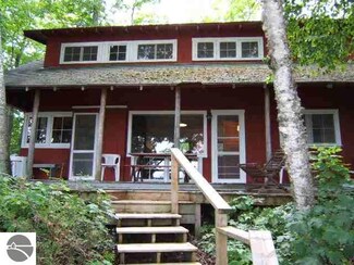 515 S Shore Dr, North Port, MI 49670