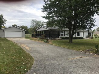 5723 N Vinton Hills Dr, Fairland, IN 46126