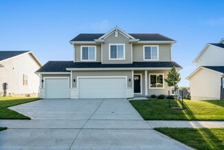2322 E 50th St, Des Moines, IA 50317