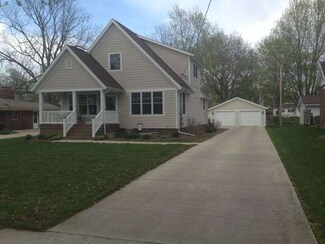 624 S 4th St, Watseka, IL 60970