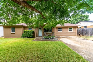 13215 Blossomheath Ln, Dallas, TX 75240