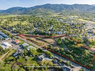 30 Knoll Crest Dr, Ashland, OR 97520