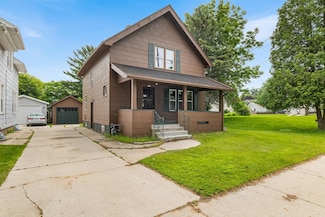 711 N 5th St, Manitowoc, WI 54220