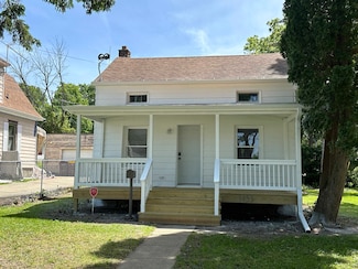 1453 S Oak Ave, Freeport, IL 61032