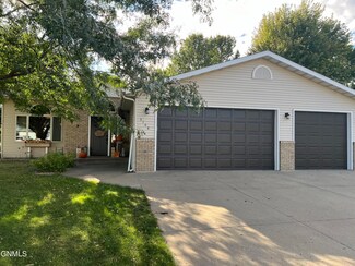 3144 Arizona Dr, Bismarck, ND 58503