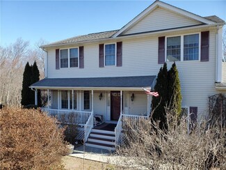 21 Gilcrest Dr, West Warwick, RI 02893