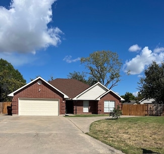 4 Broadmoor Ct, Bonham, TX 75418