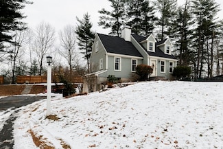 7 Woodridge Ln, Amesbury, MA 01913