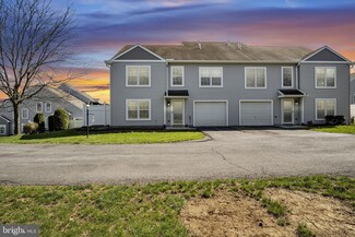 77 Courtyard Dr, Carlisle, PA 17013