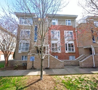 3721 Picasso Ct, Charlotte, NC 28205