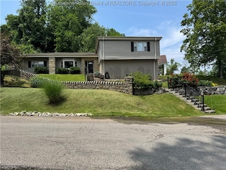 201 Sheridan Cir, Charleston, WV 25314
