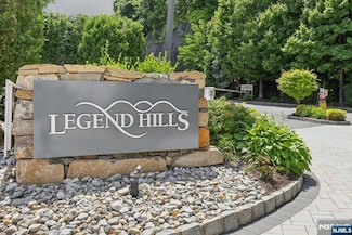 46 Legend Hills Dr, Edgewater, NJ 07020