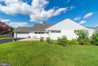455 Snowball Dr, Levittown, PA 19056