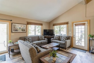 3358 Indian Point Dr, Ellston, IA 50074